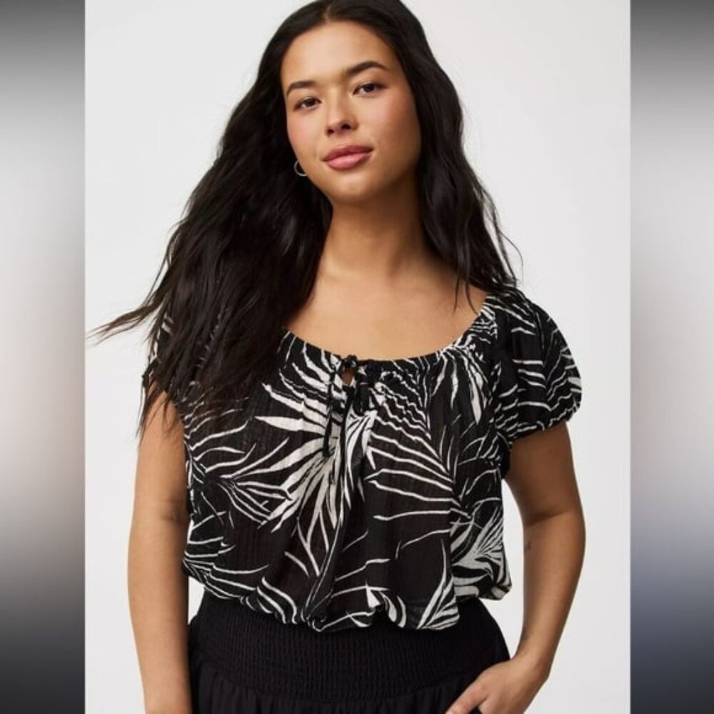 NWT Torrid Black & White Palm Leaf Cap Sleeve Peasant Blouse Size 1X - Picture 1 of 7